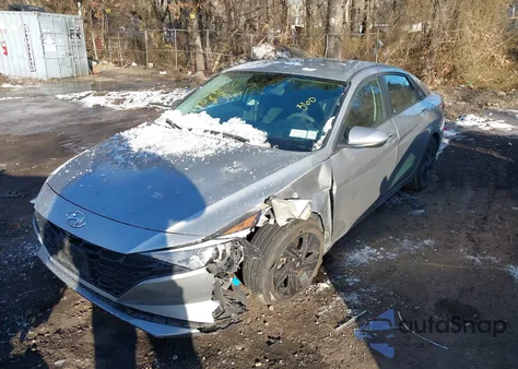 2021 Hyundai Elantra Sel z USA, uszkodzony, nr VIN 5NPLM4AG0MH021976